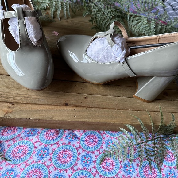 SOLE DIVA Mint Mary Jane Block Heels NIB - Picture 2 of 5